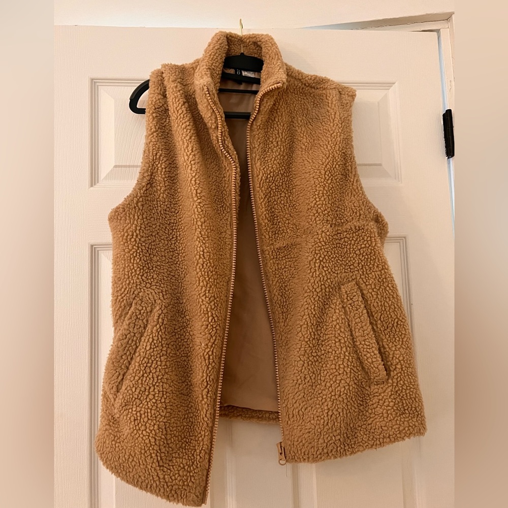 Pre owned medium Sherpa look vest